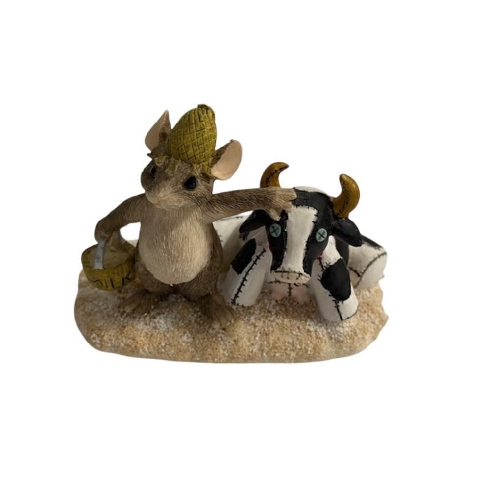Charming Tails Dean Griff Farmer Mackenzie Mouse on Farm with Cow Milk Bucket